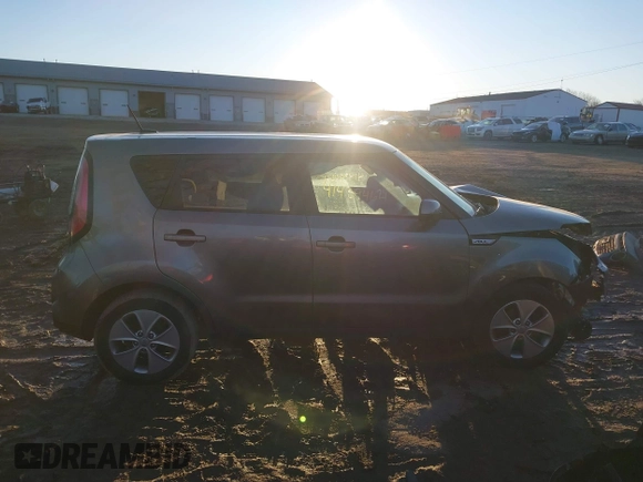 2016 Kia Soul with VIN KNDJN2A21G7283589, listed as a IAAI auction lot 41439464 with 135,000 mi miles. Bid and sale history available at carsss.com. Image 14.