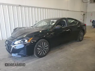 2025 Nissan Altima SV z VIN 1N4BL4DV6SN381202, wystawiony jako Copart lot #59273895 z przebiegiem 3 383 mil mil oraz Czysty tytuł • Clean title. Historia ofert i sprzedaży dostępna na DreamBid. Obrazek 1.