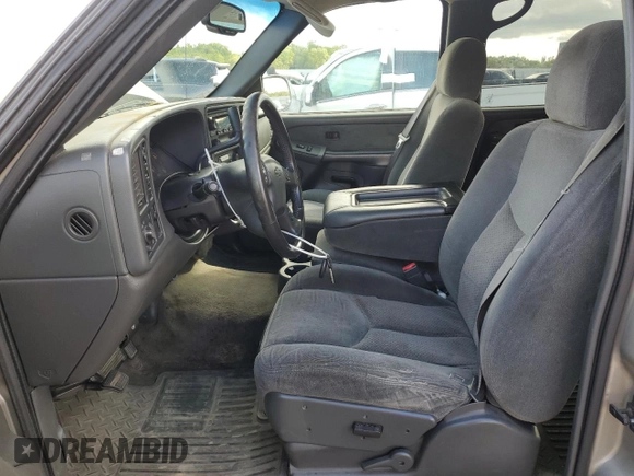 2003 Chevrolet Silverado 1500HD LS z VIN 1GCGK13U63F131030, wystawiony jako Copart lot #51332975 z przebiegiem 219 366 mil mil oraz Szkoda całkowita • Salvage title. Historia ofert i sprzedaży dostępna na DreamBid. Obrazek 7.
