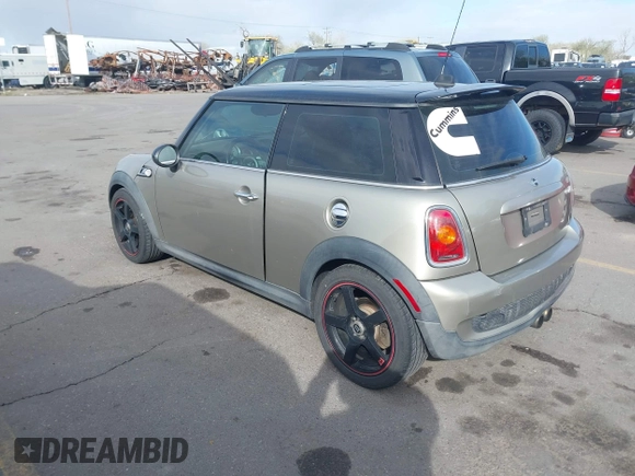 2009 MINI Hardtop S with VIN WMWMF73569TW87929, listed as a IAAI auction lot 42057214 with 164,922 mi miles and . Bid and sale history available at DreamBid. Image 3.