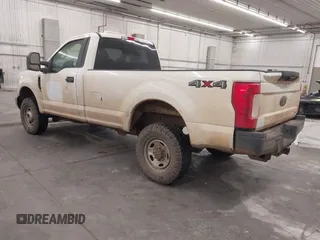 2017 Ford Super Duty F-250 SRW XLT with VIN 1FTBF2B60HED72098, listed as a IAAI auction lot 40949415 with 87,139 mi miles. Bid and sale history available at carsss.com. Image 3.