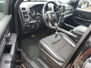 2020 Ram 1500 Big Horn z VIN 1C6SRFFT7LN265273, wystawiony jako Copart lot #51656495 z przebiegiem 69 379 mil mil oraz Szkoda całkowita • Salvage title. Historia ofert i sprzedaży dostępna na DreamBid. Obrazek 8.