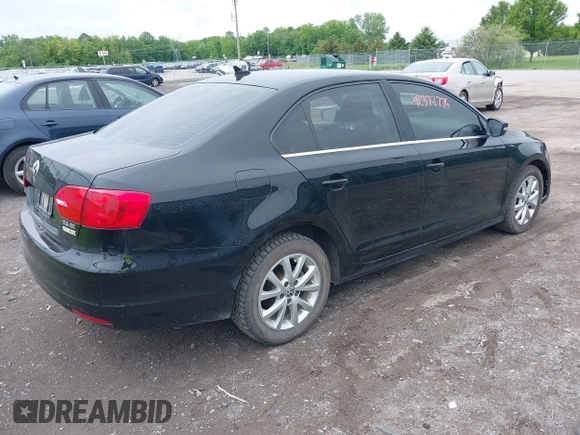 2013 Volkswagen Jetta SE z VIN 3VWDX7AJ5DM258429, wystawiony jako IAAI lot #42372776 z przebiegiem 211 579 mil mil oraz . Historia ofert i sprzedaży dostępna na DreamBid. Obrazek 4.