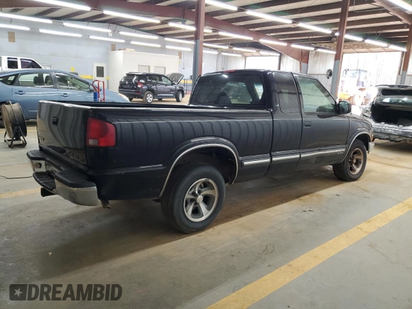 2001 Chevrolet S-10 LS with VIN 1GCCS19W518137894, listed as a Copart auction lot 51123925 with Not Provided miles and Salvage Title. Bid and sale history available at DreamBid. Image 3.
