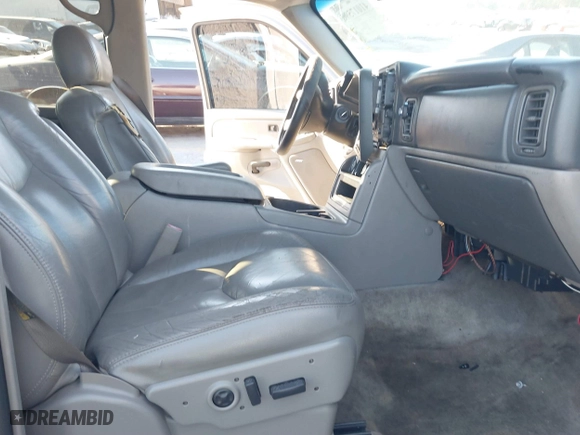 2005 Chevrolet Tahoe LT with VIN 1GNEC13T15R218984, listed as a IAAI auction lot 41017590 with 248,781 mi miles. Bid and sale history available at carsss.com. Image 5.