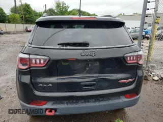 2020 Jeep Compass Trailhawk z VIN 3C4NJDDB6LT127557, wystawiony jako Copart lot #57888245 z przebiegiem 113 836 mil mil oraz Szkoda całkowita • Salvage title. Historia ofert i sprzedaży dostępna na DreamBid. Obrazek 6.