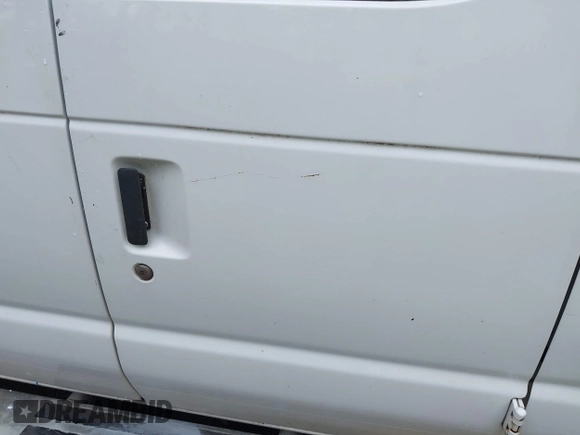 2010 Ford Econoline Cargo Commercial z VIN 1FTNE2EW5ADA39869, wystawiony jako IAAI lot #42501644 z przebiegiem 206 846 mil mil oraz . Historia ofert i sprzedaży dostępna na DreamBid. Obrazek 6.