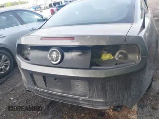 2013 Ford Mustang V6 z VIN 1ZVBP8AM7D5279716, wystawiony jako IAAI lot #42181208 z przebiegiem 83 111 mil mil oraz . Historia ofert i sprzedaży dostępna na DreamBid. Obrazek 20.