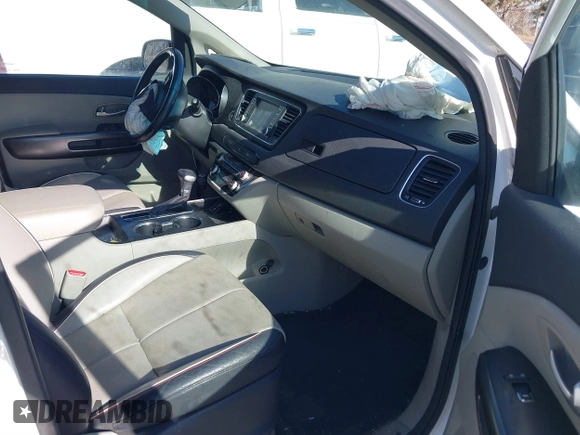 2019 Kia Sedona LX with VIN KNDMB5C13K6547535, listed as a IAAI auction lot 41430560 with 59,937 mi miles. Bid and sale history available at carsss.com. Image 5.