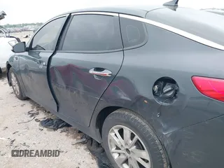 2016 Kia Optima LX z VIN KNAGT4L30G5070000, wystawiony jako IAAI lot #42169747 z przebiegiem 267 498 mil mil oraz . Historia ofert i sprzedaży dostępna na DreamBid. Obrazek 17.