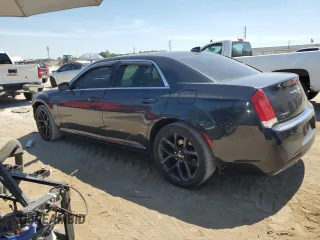 2016 Chrysler 300 Anniversary Edition z VIN 2C3CCAAG5GH269885, wystawiony jako Copart lot #58233085 z przebiegiem 108 570 mil mil oraz Szkoda całkowita • Salvage title. Historia ofert i sprzedaży dostępna na DreamBid. Obrazek 2.