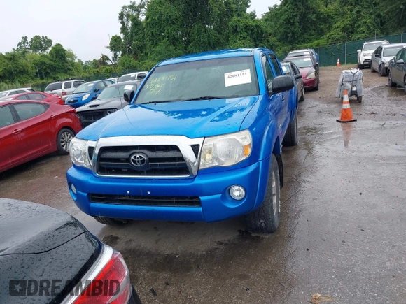 2007 Toyota Tacoma with VIN 3TMLU42N77M010825, listed as a IAAI auction lot 42681151 with 295,160 mi miles and . Bid and sale history available at DreamBid. Image 12.