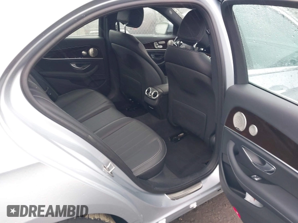 2023 Mercedes-Benz E 350 z VIN W1KZF8EB3PB105571, wystawiony jako IAAI lot #42308155 z przebiegiem 6 416 mil mil oraz . Historia ofert i sprzedaży dostępna na DreamBid. Obrazek 8.