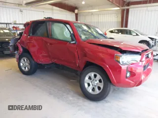 2024 Toyota 4Runner SR5 z VIN JTEMU5JR1R6227607, wystawiony jako IAAI lot #42335792 z przebiegiem 23 646 mil mil oraz . Historia ofert i sprzedaży dostępna na DreamBid. Obrazek 1.