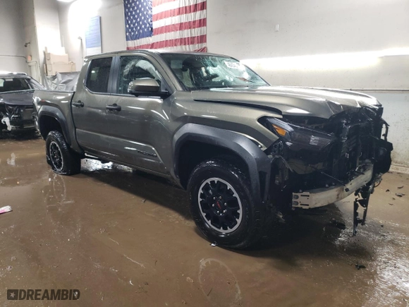 2024 Toyota Tacoma 4WD SR5 with VIN 3TMLB5JNXRM036139, listed as a Copart auction lot 46434575 with 10,967 mi miles and Salvage Title. Bid and sale history available at carsss.com. Image 4.
