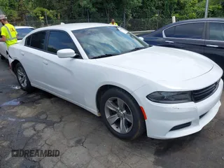 2015 Dodge Charger SXT z VIN 2C3CDXHGXFH832529, wystawiony jako IAAI lot #42428865 z przebiegiem 103 845 mil mil oraz . Historia ofert i sprzedaży dostępna na DreamBid. Obrazek 1.