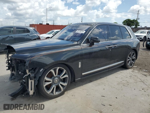 2019 Rolls-Royce Cullinan z VIN SLA689X51KU113872, wystawiony jako Copart lot #65135234 z przebiegiem Nie podano mil oraz Szkody całkowita. Historia ofert i sprzedaży dostępna na DreamBid. Obrazek 1.