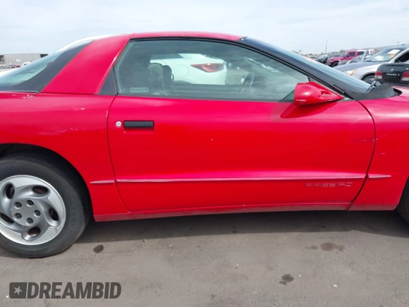 1995 Pontiac Firebird Firebird z VIN 2G2FS22S6S2206931, wystawiony jako IAAI lot #41732961 z przebiegiem 99 849 mil mil oraz . Historia ofert i sprzedaży dostępna na DreamBid. Obrazek 14.