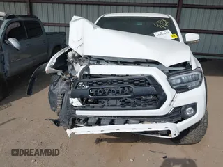 2021 Toyota Tacoma SR z VIN 3TMCZ5AN4MM373247, wystawiony jako IAAI lot #41982617 z przebiegiem 45 692 mil mil oraz . Historia ofert i sprzedaży dostępna na DreamBid. Obrazek 6.