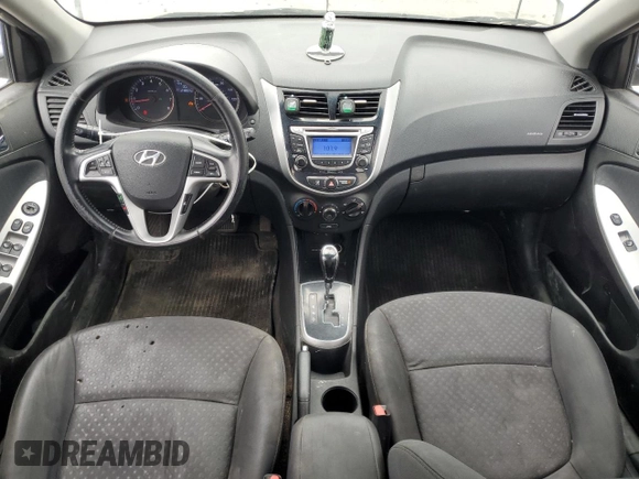 2013 Hyundai Accent SE z VIN KMHCU5AE2DU118005, wystawiony jako Copart lot #57415595 z przebiegiem 123 865 mil mil oraz Czysty tytuł • Clean title. Historia ofert i sprzedaży dostępna na DreamBid. Obrazek 8.