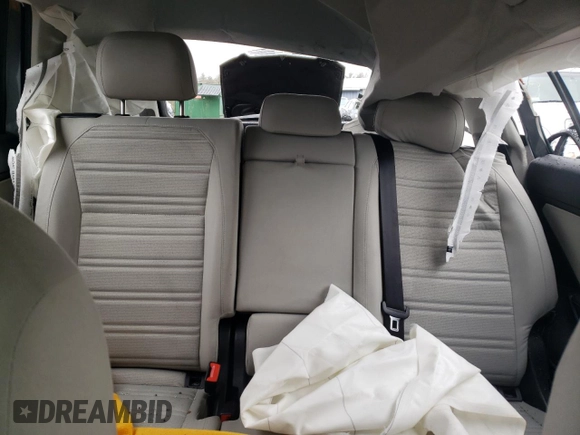 2022 Volkswagen Tiguan S z VIN 3VV1B7AX0NM131082, wystawiony jako Copart lot #47800415 z przebiegiem 59 966 mil mil oraz Szkoda całkowita • Salvage title. Historia ofert i sprzedaży dostępna na DreamBid. Obrazek 10.
