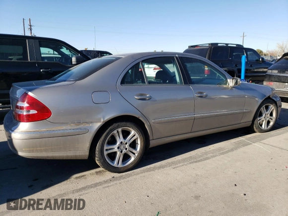 2005 Mercedes-Benz E 500 z VIN WDBUF83J05X166759, wystawiony jako Copart lot #82581124 z przebiegiem 192 939 mil mil oraz Szkoda całkowita • Salvage title. Historia ofert i sprzedaży dostępna na DreamBid. Obrazek 3.