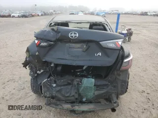 2016 Scion iA z VIN 3MYDLBZV8GY100948, wystawiony jako Copart lot #53285015 z przebiegiem 192 027 mil mil oraz Szkoda całkowita • Salvage title. Historia ofert i sprzedaży dostępna na DreamBid. Obrazek 6.
