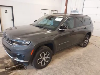 2025 Jeep Grand Cherokee Limited z VIN 1C4RJKBG6S8675253, wystawiony jako IAAI lot #42503091 z przebiegiem 4 975 mil mil oraz . Historia ofert i sprzedaży dostępna na DreamBid. Obrazek 17.