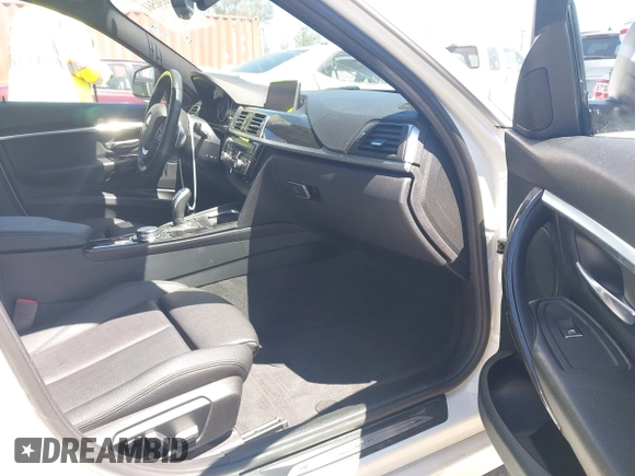 2017 BMW 3 Series 330i с VIN WBA8B9G55HNU50399, выставлен на аукционе IAAI как лот 42630561 с пробегом 60 176 миль миль и . История ставок и продаж доступна на DreamBid. Изображение 5.