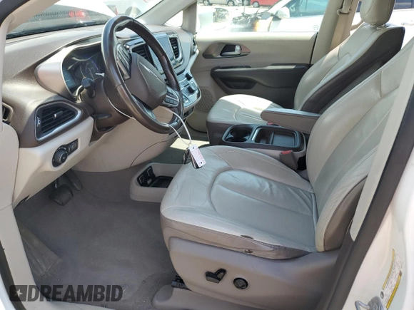 2017 Chrysler Pacifica Touring L with VIN 2C4RC1BG8HR526778, listed as a Copart auction lot 55334255 with 241,302 mi miles and Salvage Title. Bid and sale history available at DreamBid. Image 7.
