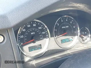 2006 Jeep Commander Limited с VIN 1J8HG58266C170185, выставлен на аукционе IAAI как лот 42549553 с пробегом 143 574 миль миль и . История ставок и продаж доступна на DreamBid. Изображение 7.