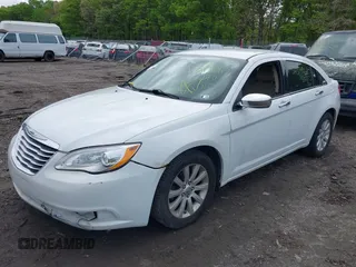 2013 Chrysler 200 Limited with VIN 1C3CCBCG1DN569199, listed as a IAAI auction lot 39458905 with 180,997 mi miles. Bid and sale history available at carsss.com. Image 2.