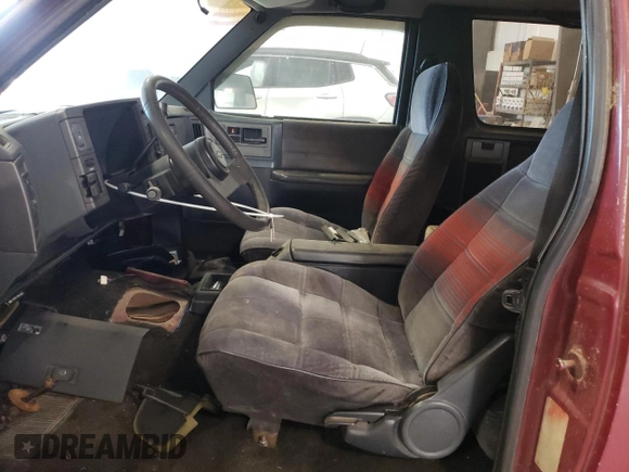 1990 Chevrolet Blazer z VIN 1GNCT18Z3L0102885, wystawiony jako Copart lot #89399875 z przebiegiem 176 063 mil mil oraz Szkoda całkowita • Salvage title. Historia ofert i sprzedaży dostępna na DreamBid. Obrazek 7.