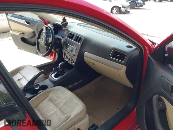 2013 Volkswagen Jetta SE with VIN 3VWDX7AJ0DM355117, listed as a IAAI auction lot 42350921 with 130,322 mi miles and . Bid and sale history available at DreamBid. Image 5.