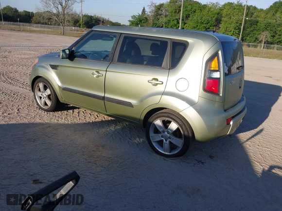 2011 Kia Soul + with VIN KNDJT2A22B7282563, listed as a IAAI auction lot 41866992 with 1 mi miles. Bid and sale history available at carsss.com. Image 3.