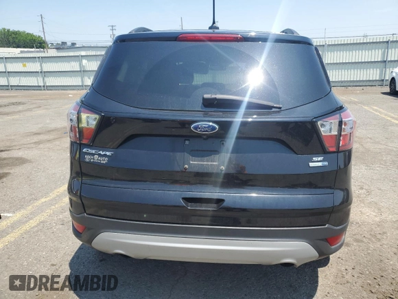 2018 Ford Escape SE z VIN 1FMCU9GD3JUA78244, wystawiony jako Copart lot #59508955 z przebiegiem 108 273 mil mil oraz Szkoda całkowita • Salvage title. Historia ofert i sprzedaży dostępna na DreamBid. Obrazek 6.