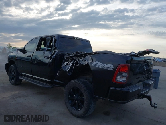 2022 Ram 2500 Big Horn z VIN 3C6UR5DL8NG125542, wystawiony jako IAAI lot #41881676 z przebiegiem 55 332 mil mil oraz . Historia ofert i sprzedaży dostępna na DreamBid. Obrazek 6.