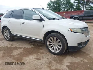 2011 Lincoln MKX z VIN 2LMDJ6JK9BBJ05123, wystawiony jako IAAI lot #42158728 z przebiegiem 198 546 mil mil oraz . Historia ofert i sprzedaży dostępna na DreamBid. Obrazek 1.