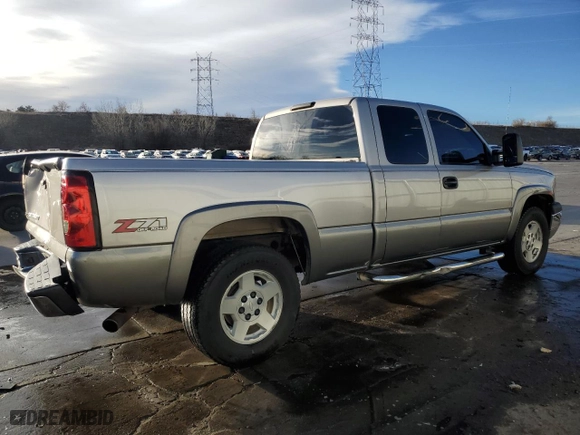 2006 Chevrolet Silverado 1500 LT2 with VIN 1GCEK19B76Z285892, listed as a Copart auction lot 49075835 with 182,265 mi miles and Salvage Title. Bid and sale history available at carsss.com. Image 3.