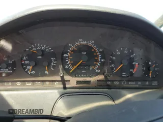 1992 Mercedes-Benz 500 z VIN WDBFA66E9NF050217, wystawiony jako Copart lot #58065965 z przebiegiem 143 456 mil mil oraz Tytuł czysty. Historia ofert i sprzedaży dostępna na DreamBid. Obrazek 9.