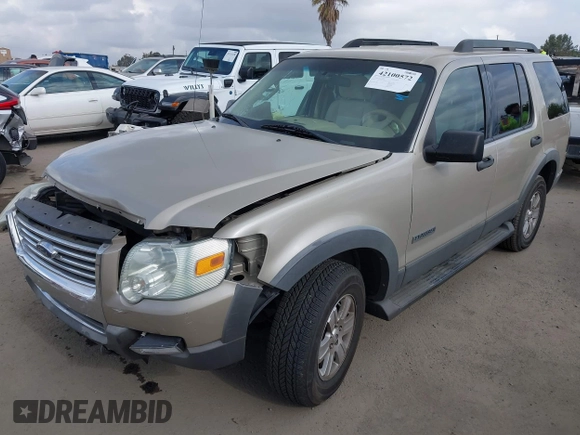 2006 Ford Explorer XLT with VIN 1FMEU73896ZA03371, listed as a IAAI auction lot 42100572 with 174,804 mi miles. Bid and sale history available at carsss.com. Image 2.