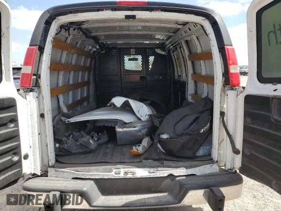 2019 GMC Savana Cargo z VIN 1GTW7AFGXK1216533, wystawiony jako Copart lot #58608405 z przebiegiem 222 344 mil mil oraz Szkody całkowita. Historia ofert i sprzedaży dostępna na DreamBid. Obrazek 10.