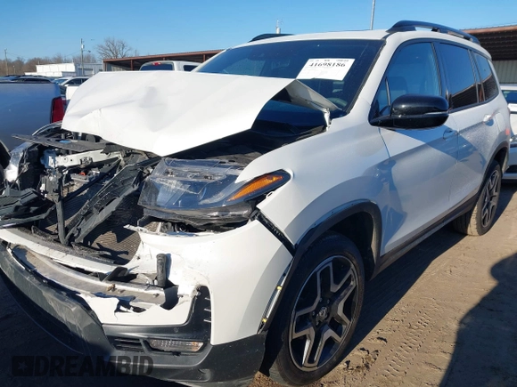 2023 Honda Passport Elite with VIN 5FNYF8H05PB005081, listed as a IAAI auction lot 41698186 with 31,853 mi miles and . Bid and sale history available at DreamBid. Image 17.