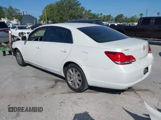 2007 Toyota Avalon XL z VIN 4T1BK36B77U223227, wystawiony jako IAAI lot #42130436 z przebiegiem 130 211 mil mil oraz . Historia ofert i sprzedaży dostępna na DreamBid. Obrazek 3.