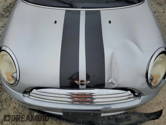 2009 MINI Convertible с VIN WMWMR33579TU95581, выставлен на аукционе Copart как лот 45914735 с пробегом 129 790 миль миль и Списание • Salvage title. История ставок и продаж доступна на DreamBid. Изображение 13.