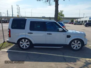 2016 Land Rover LR4 HSE z VIN SALAG2V66GA780737, wystawiony jako IAAI lot #41706661 z przebiegiem 98 555 mil mil oraz . Historia ofert i sprzedaży dostępna na DreamBid. Obrazek 14.