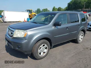 2011 Honda Pilot LX z VIN 5FNYF4H2XBB059849, wystawiony jako IAAI lot #42498198 z przebiegiem 212 945 mil mil oraz . Historia ofert i sprzedaży dostępna na DreamBid. Obrazek 2.