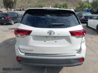2019 Toyota Highlander SE with VIN 5TDKZRFHXKS308146, listed as a IAAI auction lot 41556837 with 52,555 mi miles. Bid and sale history available at carsss.com. Image 16.