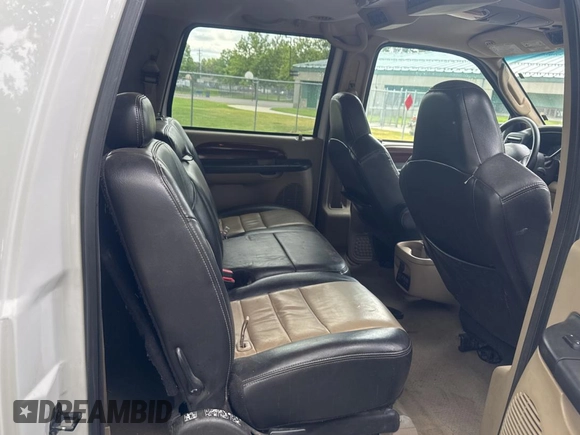 2005 Ford Excursion Eddie Bauer z VIN 1FMNU45S55ED43971, wystawiony jako Copart lot #62346055 z przebiegiem 216 668 mil mil oraz Czysty tytuł • Clean title. Historia ofert i sprzedaży dostępna na DreamBid. Obrazek 6.