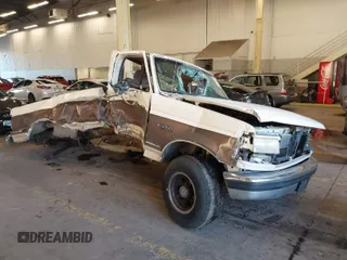 1992 Ford F-250 with VIN 2FTHF25H2NCA02117, listed as a IAAI auction lot 41259937 with 1 mi miles. Bid and sale history available at carsss.com. Image 1.